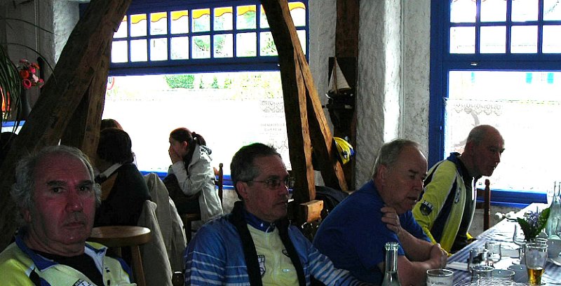 2011-04-14 20 Casse-croute a Penthievre.JPG